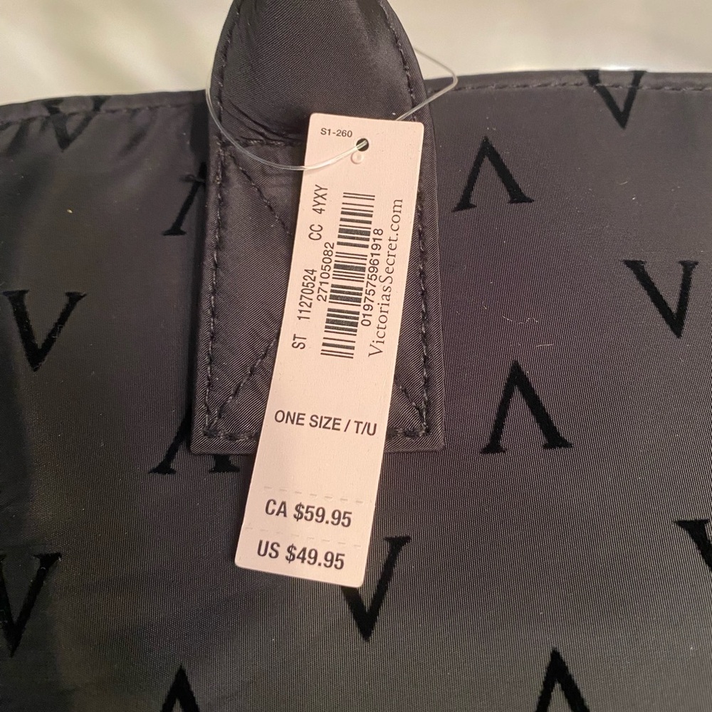 Victoria's Secret Heart slippers size medium and tote - Picture 4 of 10